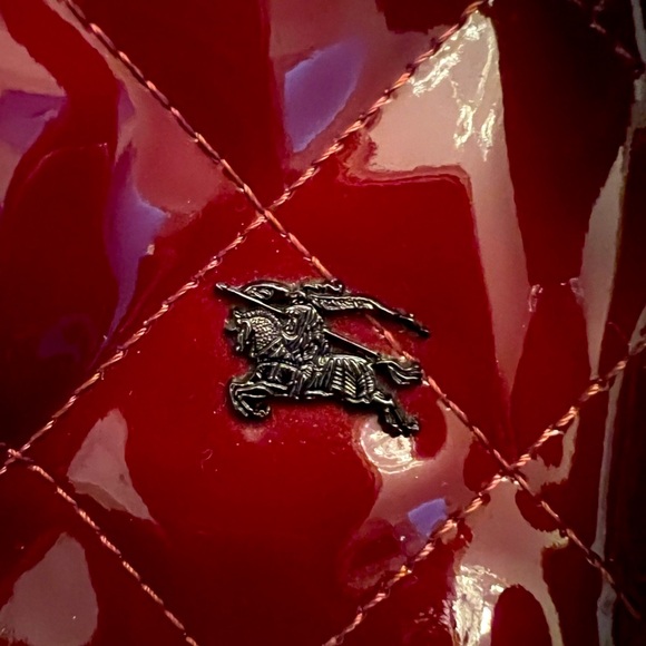 AUTHENTIC BURBERRY LARGE BURGUNDY PATENT LEATHER BAG WITH SHOULDER STRAP - Picture 14 of 14